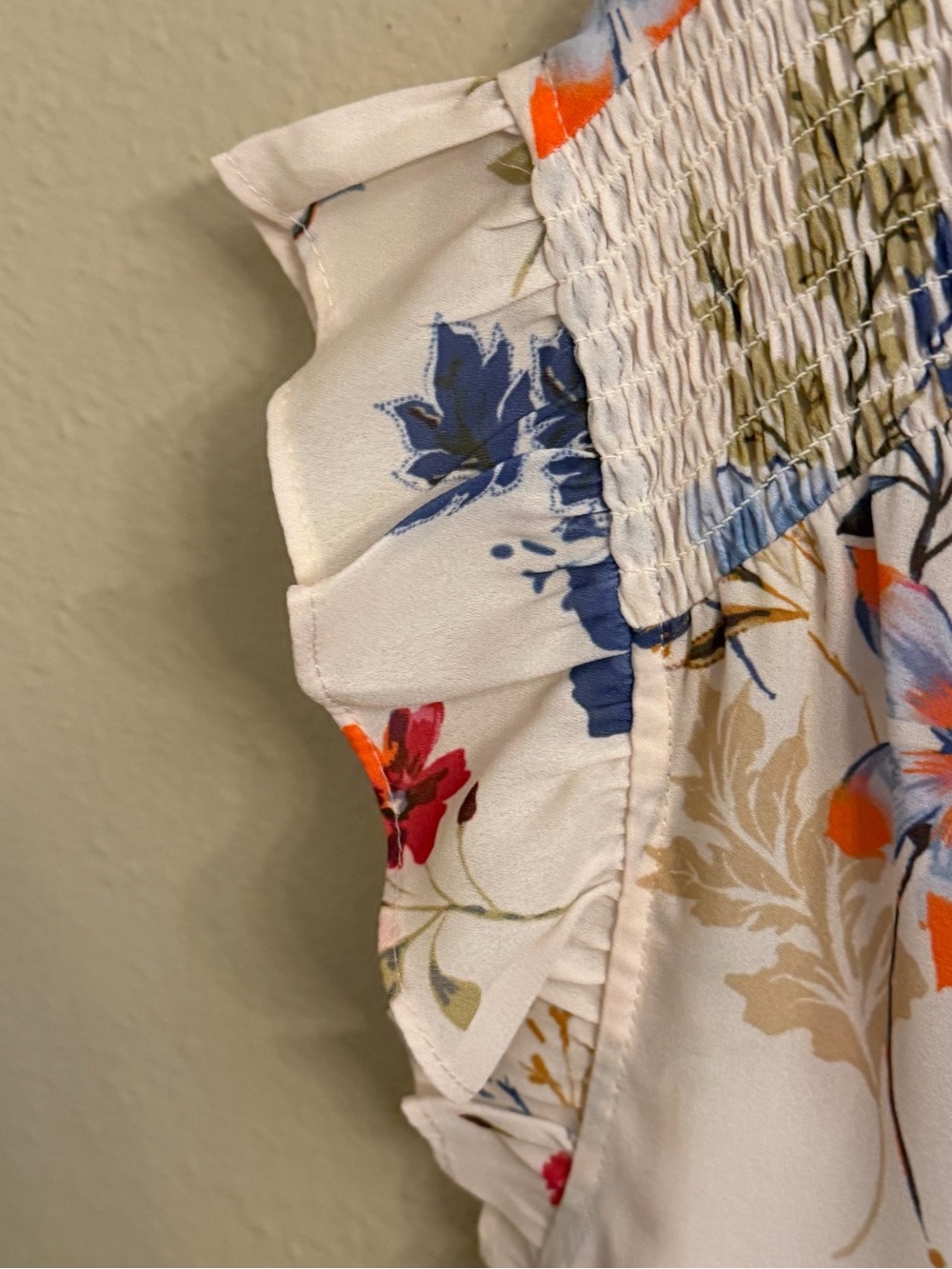 Daniel Rainn Cream Floral Pintuck Ruffle Sleeve Blouse - Picture 3 of 6